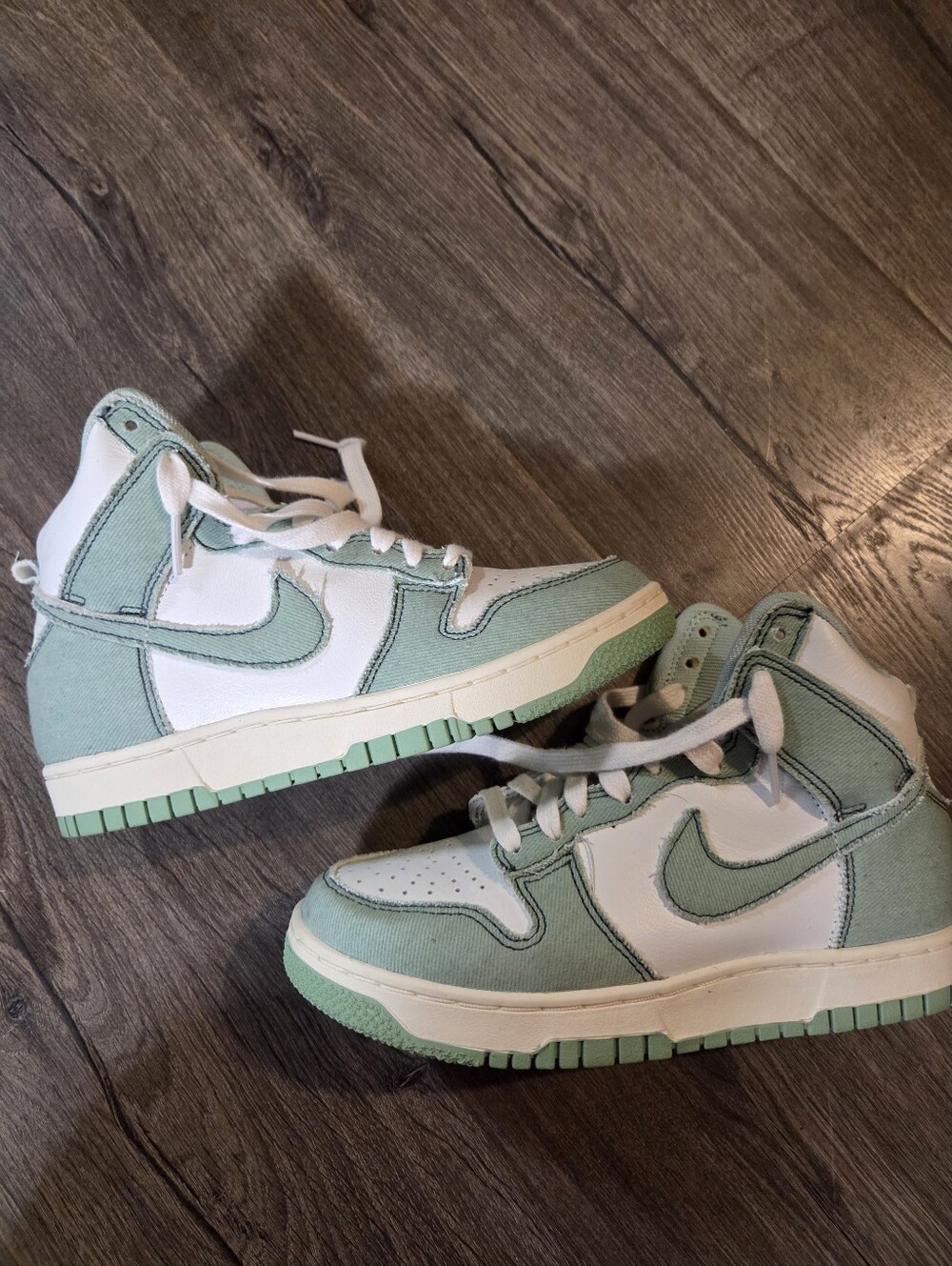 Nike High-Top Sneakers in Mint and White
